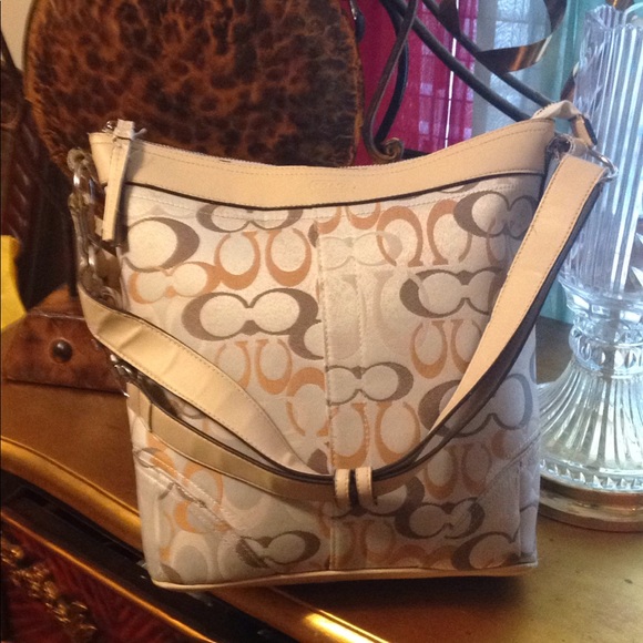 Coach Handbags - 💝💝Lovely Coach Bag